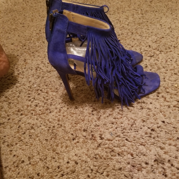 Heels - Picture 3 of 3